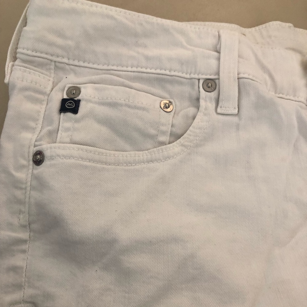 Woman’s AG white shorts